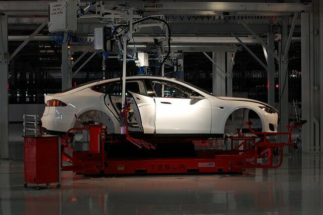 Эксперты: Tesla повторяет ошибки автомобильной промышленности 80-х